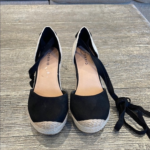 Torrid 9WW 9 Wide Sexy Black Platform Espadrille Canvas Wedge 4" Heel Shoes - Picture 2 of 8